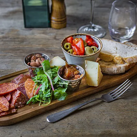 The Talbot, Malton, North Yorkshire - The Coaching Group 컨트리하우스 *